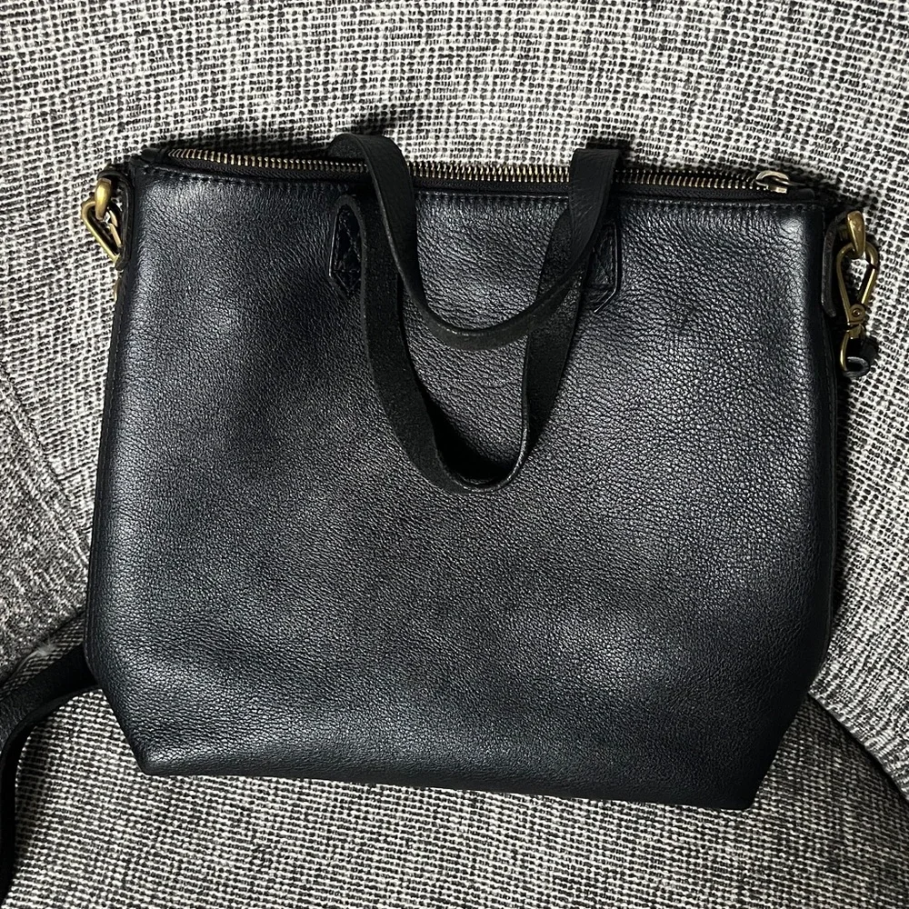 Madewell Crossbody Leather Zip-Up Medium Tote - Picture 8 of 16